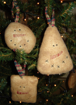 CT134 Set of 3 Stitched Snowman Face Ornies-