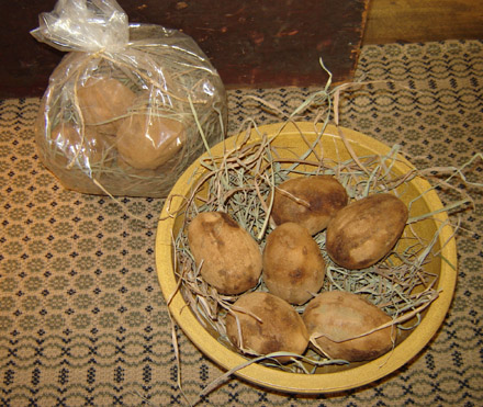 MO113 Grungy Prim Eggs-