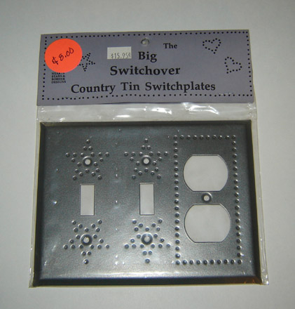 TN132 Triple Switch/Outlet-